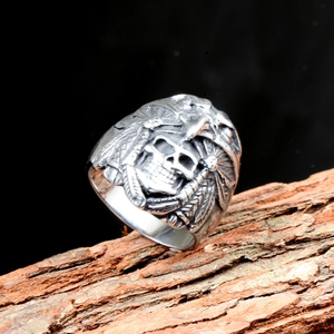 Vintage skull and maple leaf punk ring for men featuring eagle and feather details