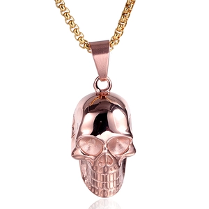 Pendentif tête de mort gothique en acier inoxydable or rose avec finition polie et chaîne