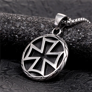 Pendentif rond en acier inoxydable avec croix de fer et chaîne à billes style rétro
