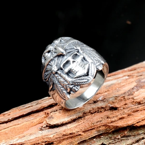 Vintage silver skull and eagle ring for men with punk rock style and gothic details