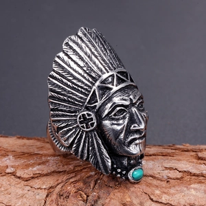 Bague rétro chef indien en acier inoxydable avec plumes et pierre turquoise