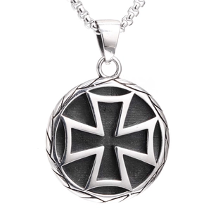 Collier Pendentif Croix Ronde en Acier Titane Vintage pour Hommes Femmes Bijoux Punk Gothique Rétro avec Design Évidé