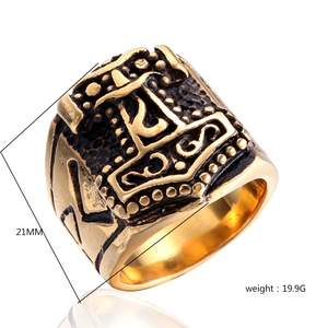Anello vichingo Martello di Thor dorato con rune nordiche, fascia in acciaio 21mm