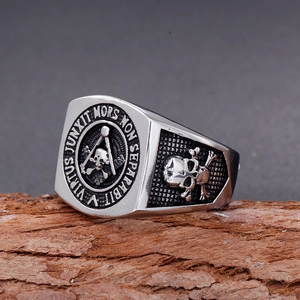 Macro detail of vintage Masonic ring with skull emblem and Latin engraving on band