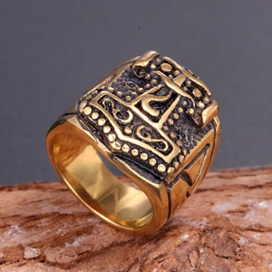 Anello vintage martello di Thor Mjölnir in acciaio inossidabile dorato su legno