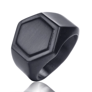 Chevalière pour homme en acier inoxydable noir mat avec design hexagonal minimaliste