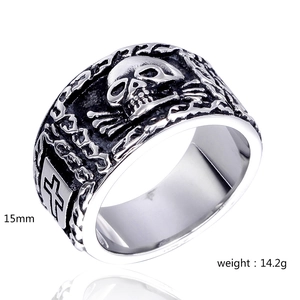 Vintage stainless steel skull and crossbones ring with 15mm width and 14.2g weight
