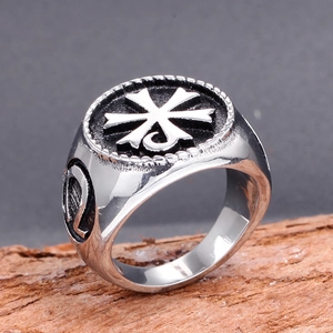 Macro di anello con sigillo Chi Rho in acciaio inossidabile e incisione vintage