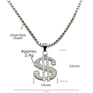 Détails de la chaîne box argentée 2mm et du pendentif signe dollar pavé