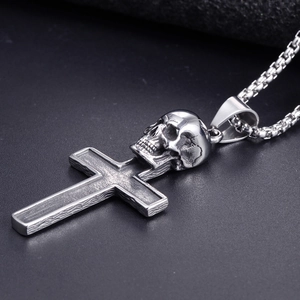 Retro stainless steel gothic cross skull pendant necklace with realistic textures