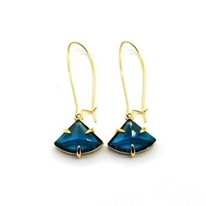 Détails de boucles d'oreilles pendantes en cristal bleu avec crochets dorés