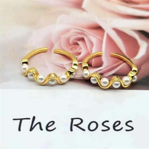 Elegant S925 silver open rings with white pearls on a romantic rose background