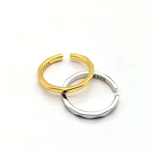 Macro shot of geometric S925 sterling silver toe rings in gold and silver finishes