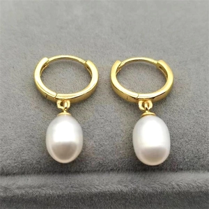 Elegant S925 silver gold-plated earrings with natural freshwater pearl drops