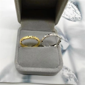 Minimalist S925 silver irregular hammered rings in gold and silver finish with velvet box