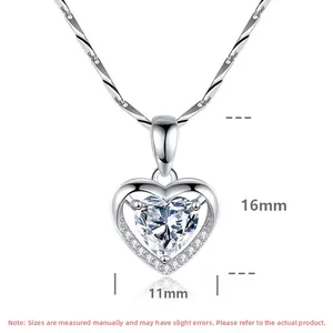 Détail du pendentif cœur en argent S925 montrant les dimensions de 16 mm et 11 mm