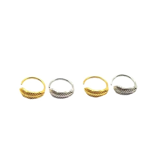Adjustable S925 sterling silver feather-shaped ear clips in gold and silver finish
