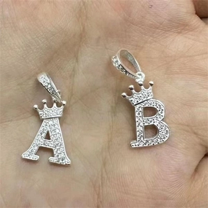 Pendentifs lettres A et B en argent S925 avec couronne et incrustation de zircone cubique
