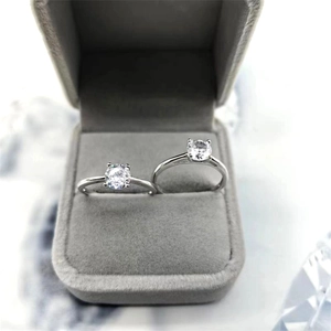 Bagues solitaires élégantes en argent S925 avec zircon rond étincelant serti à quatre griffes