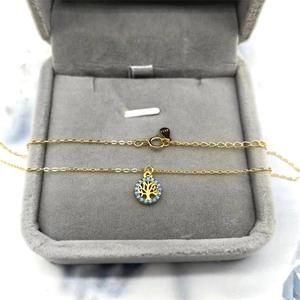 Pendente albero della vita in argento S925 con cristalli blu su collana d'oro