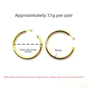 Détail de créoles C en argent S925 doré 45mm avec tube de 4mm et dimensions