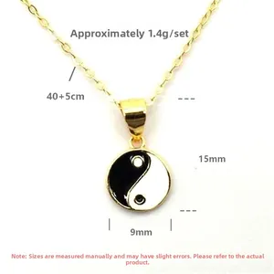 Vue détaillée du pendentif Yin Yang avec chaîne de 40+5 cm et diamètre de 9 mm