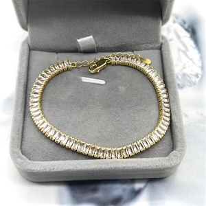 Elegante bracciale tennis in argento S925 con scintillanti pietre di zircone quadrate
