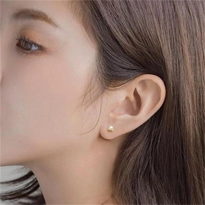 Minimalist S925 sterling silver four-prong pearl earrings worn on ear by model