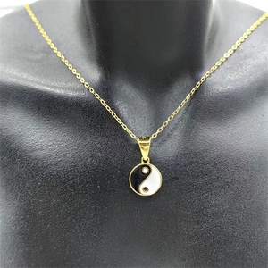 Collier en argent S925 avec pendentif Tai Chi Yin Yang doré et émail noir et blanc élégant