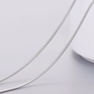 Minimalistische S925 Sterlingsilber 1mm Schlangenkette mit hochglanzpolierter Oberfläche