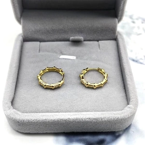 Boucles d'oreilles créoles en argent S925 style bambou avec cristaux pavés dorés