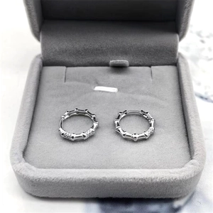 Créoles bambou en argent S925 avec diamants et boîte à bijoux en velours gris