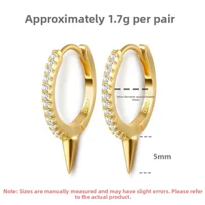 Vue détaillée des boucles d'oreilles créoles en argent S925 plaqué or avec dimensions
