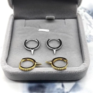 Boucles d'oreilles créoles S925 argent fin avec zircons clairs et pendentif pointe cône