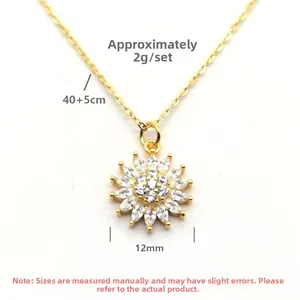 Macro-opname van 12mm zonnebloem hanger met diamanten en 40+5cm gouden ketting