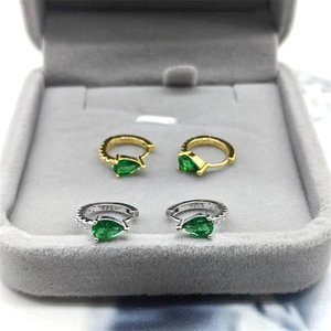 Boucles d'oreilles poire en argent S925 avec pierres vertes en finitions or et argent