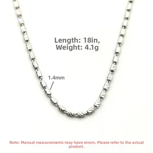 Détail macro du collier chaîne cylindre en argent S925, longueur 18 pouces et 1,4 mm