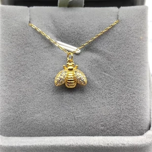 Sparkling S925 sterling silver bee pendant necklace with diamond-encrusted wings in gold