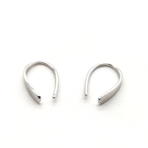 Detail shot of polished S925 sterling silver teardrop earrings with a mirror-like finish