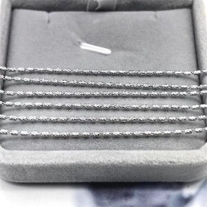 Élégant collier de perles cylindriques en argent 925 avec gravure texturée détaillée