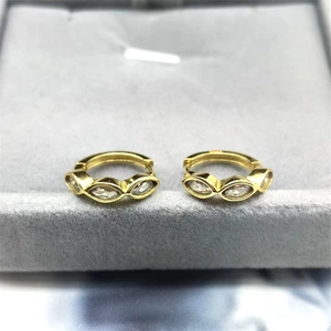 Élégantes boucles d'oreilles créoles en argent S925 doré avec zircons de taille marquise