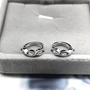 Boucles d'Oreilles Huggie en Argent Sterling 925 avec Strass Marquise Géométrique Minimaliste Bijoux de Mode Cadeau