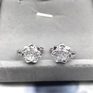 Orecchini a Cerchio in Argento Sterling S925 a Forma di Camelia Con Zirconia e Strass per Donna Gioielli Minimalisti