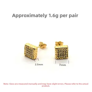 Detail of square gold-plated silver stud earrings with zircon and 7mm dimensions
