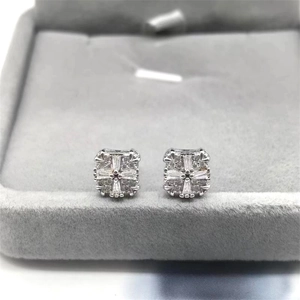 Élégantes boucles d'oreilles carrées en argent 925 avec amas de zircons scintillants