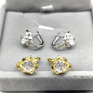 Orecchini camelia in argento S925 con zirconi nelle versioni color oro e argento