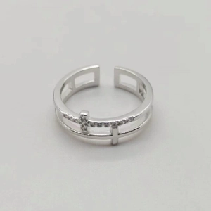 Detail of S925 sterling silver double-layered open ring with sparkling cross design