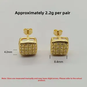 Détail de boucles d'oreilles carrées en argent S925 doré avec zircons et dimensions
