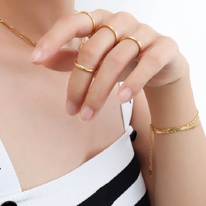 Minimalist S925 silver jewelry set featuring rings, necklace and layered bracelet on model