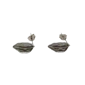 Minimalist S925 sterling silver leaf stud earrings with detailed vein texture